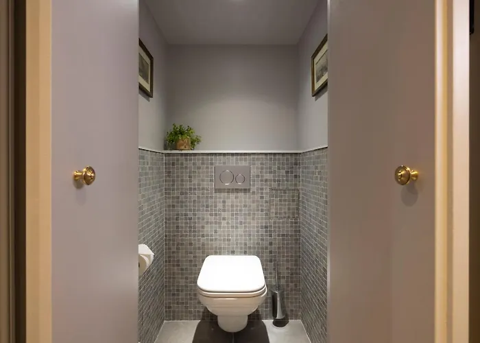 Maison Cardinal Furstemberg * Paris